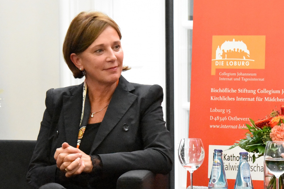 Schulministerin_Gebauer_0110