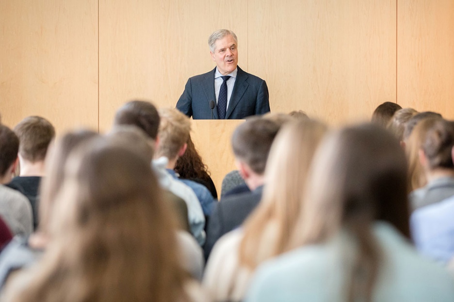 Dombret trifft Schüler - 01