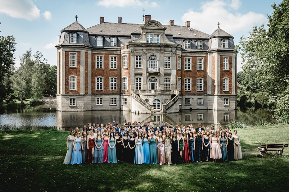 1_Gruppenbild Abiturientia 2024