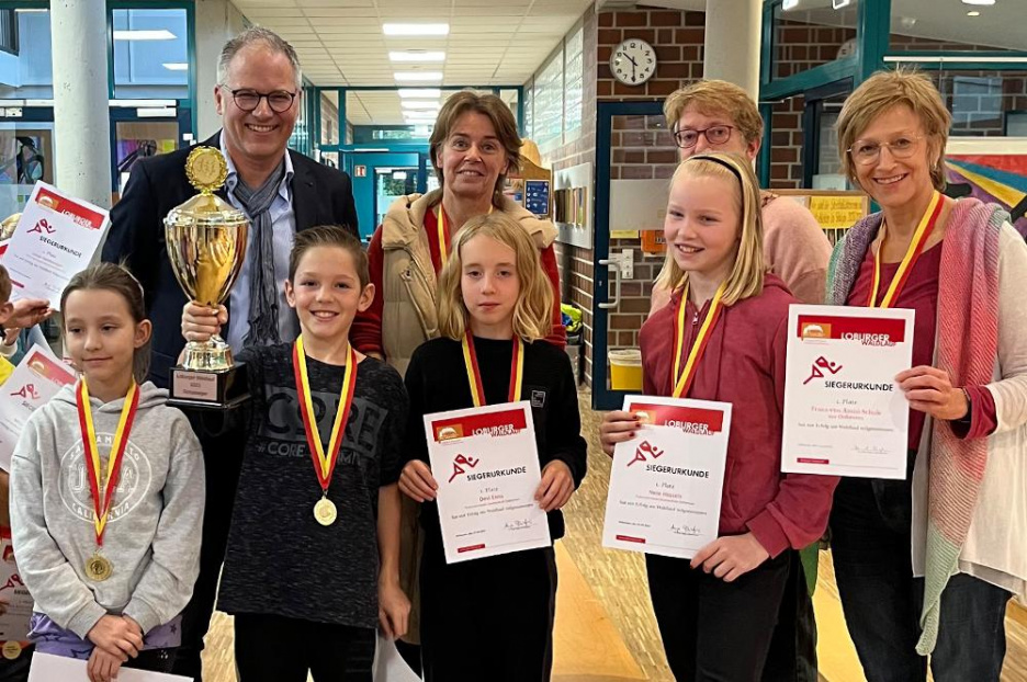 Bild Pokalübergabe FvA