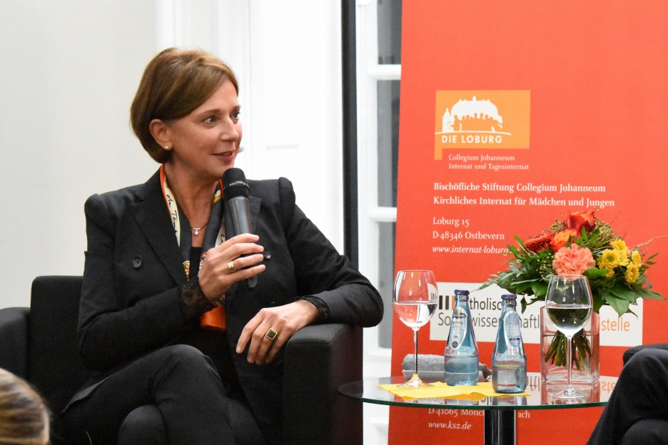 Schulministerin_Gebauer_0010